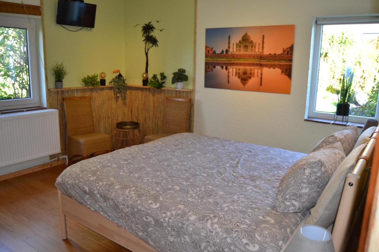 En Chapoisie Bed and Breakfast Ciney Exterior foto